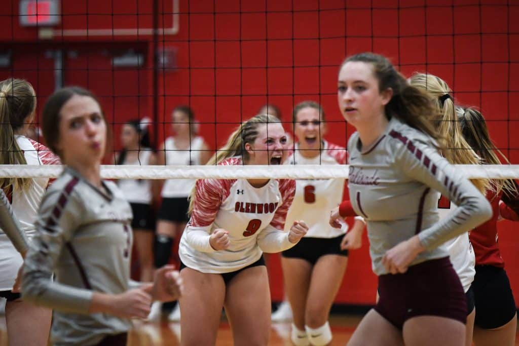 Glenwood volleyball stands proud in tight loss to Palisade